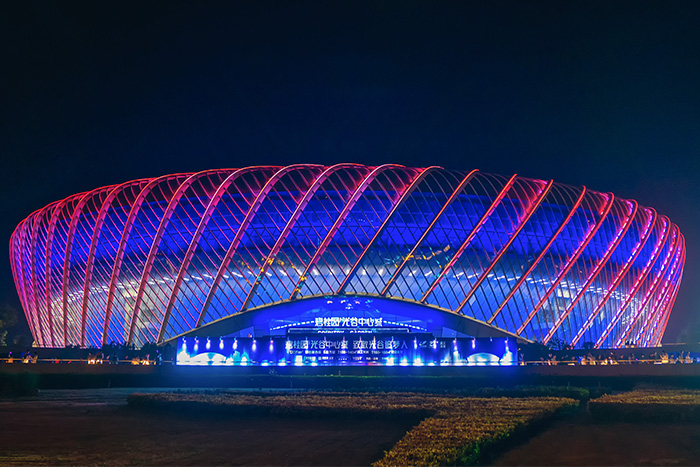 不止是照亮，是藝術(shù)的呈現(xiàn)，場館外墻亮化如何打造？