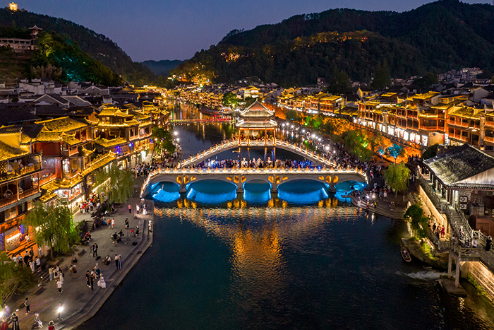 夜游經(jīng)濟爆發(fā)期！聰明老板都在搶做的景區(qū)亮化工程