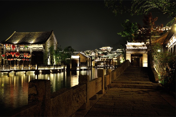 特色小鎮(zhèn)亮化-推動小鎮(zhèn)和產(chǎn)業(yè)鏈特色