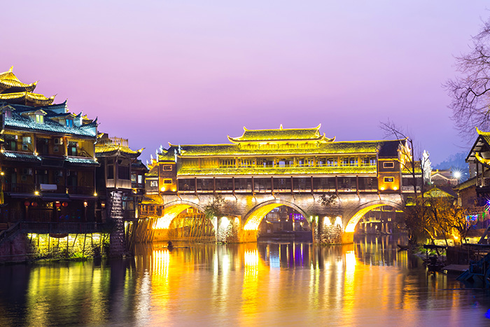 什么樣的景區(qū)夜游亮化，更容易被人記?。? title=