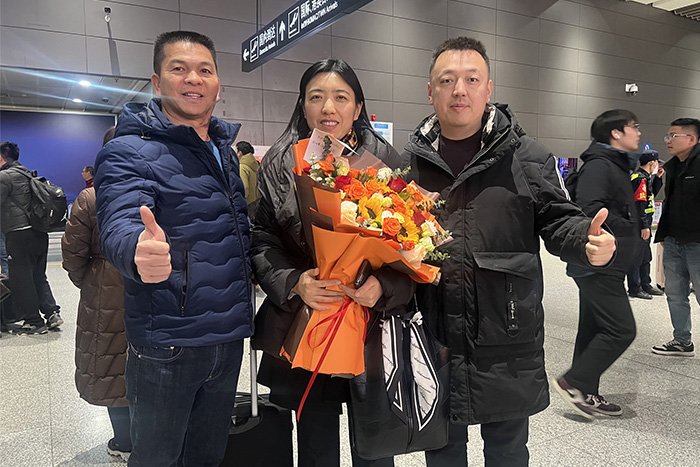 陜西翁財發(fā)會長和劉森執(zhí)行會長飛機場接機