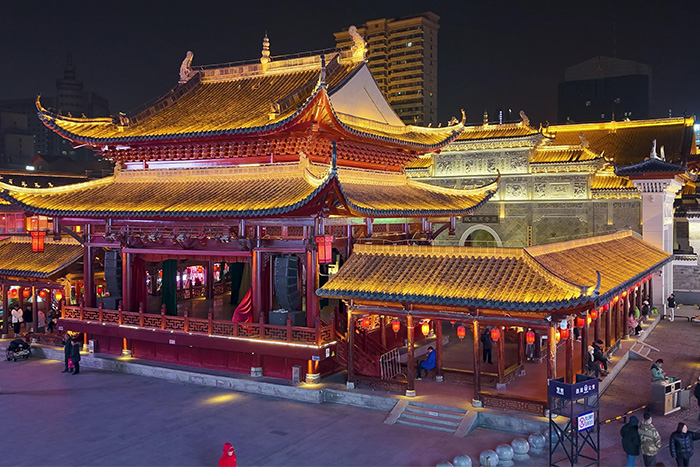 從 “白天看景” 到 “夜間沉浸”：景區(qū)亮化工程開啟流量新賽道